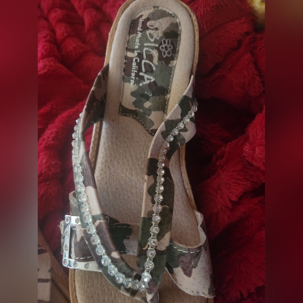 Sbicca camo wedge flip-flop